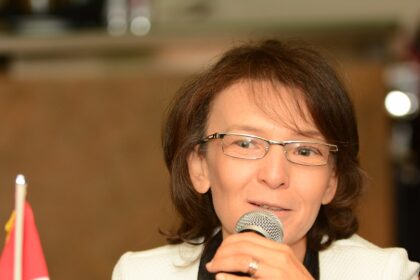 La professeure de droit constitutionnel Salsabil Klibi a déclaré que le bicaméralisme permet notamment d'élargir et de diversifier la représentativité.
