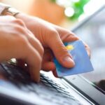 Le paiement mobile est officiellement disponible en Algérie depuis 2022. Ce service a été initialement introduit en interne au sein des banques, particulièrement à la Banque Nationale d'Algérie (BNA), Al Salam Bank Algeria sans oublier l'Algérie Poste.
